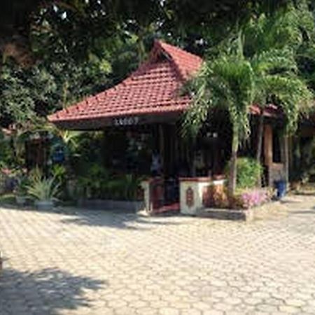Hotel Nirwana Situbondo Redpartner Banyuanget Exterior foto