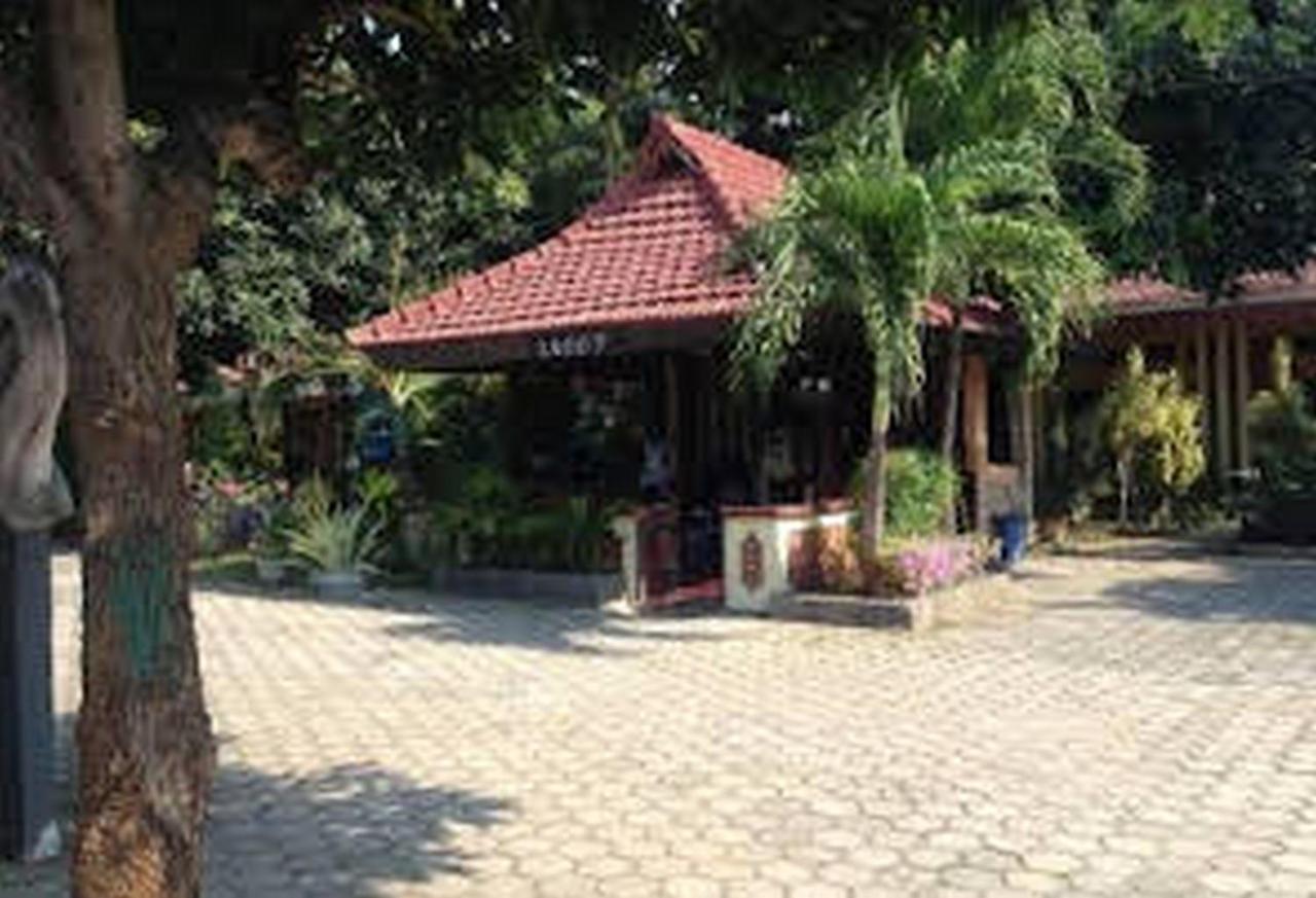 Hotel Nirwana Situbondo Redpartner Banyuanget Exterior foto